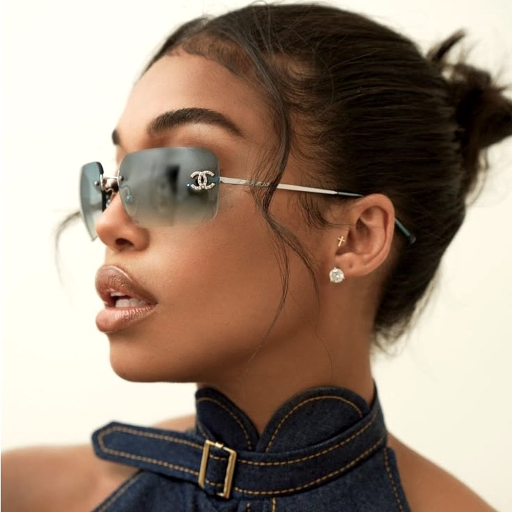Vintage 𝑪𝑯𝑨𝑵𝑬𝑳 Swarovski crystals ccs Chic Green Gradient Sunglasses #048